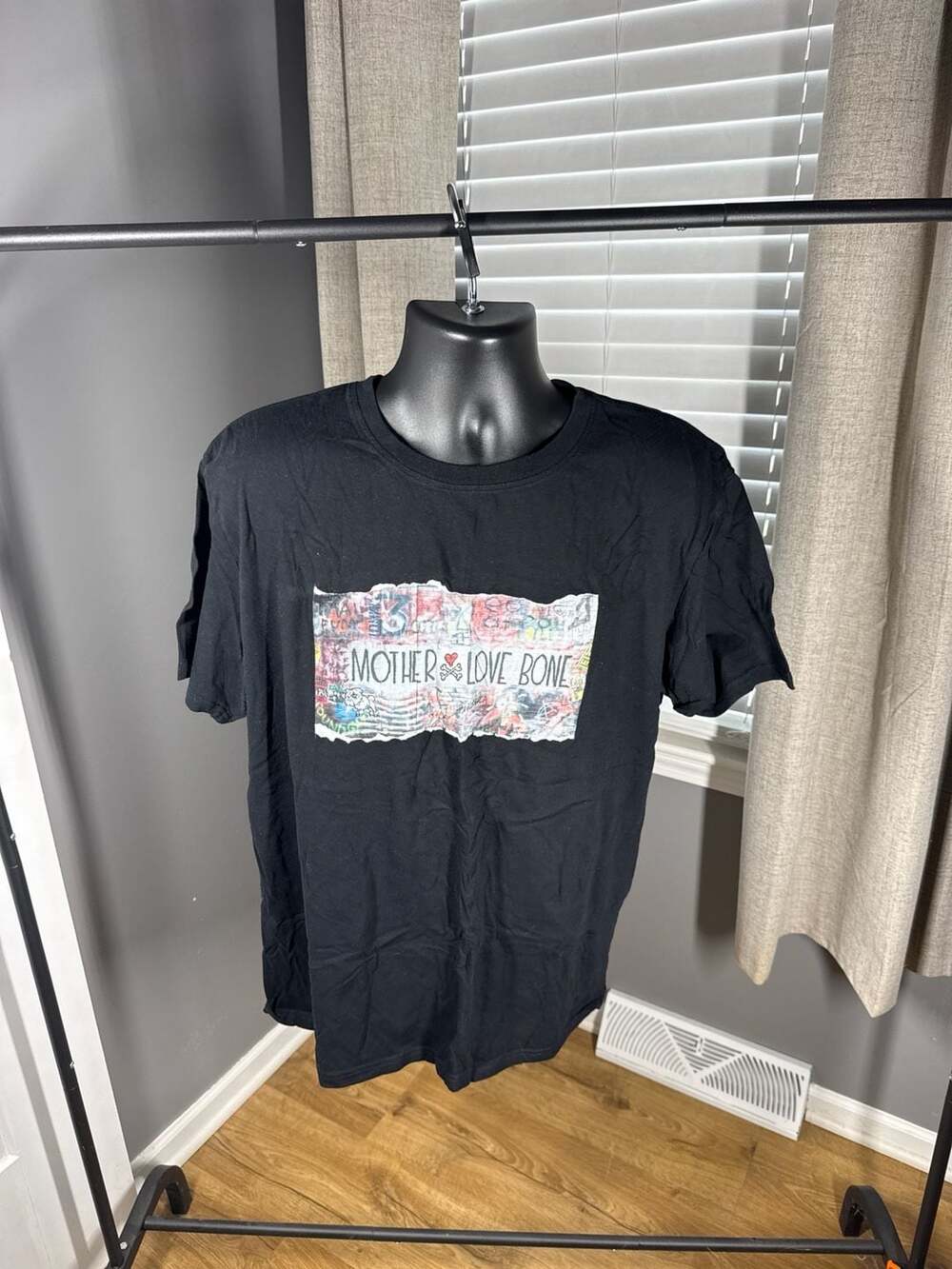 Mother Love Bone Grunge Band Graphic T-Shirt Black Size XXL